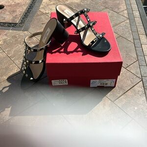 Women’s Size 9 Valentino Garavani Rockstud Leather sandals, 2.5” heel